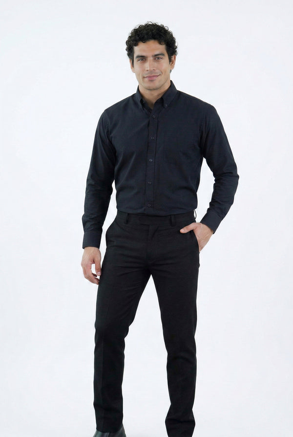 CAMISA OXFORD NEGRA Y PANTALÓN NEGRO HOMBRE