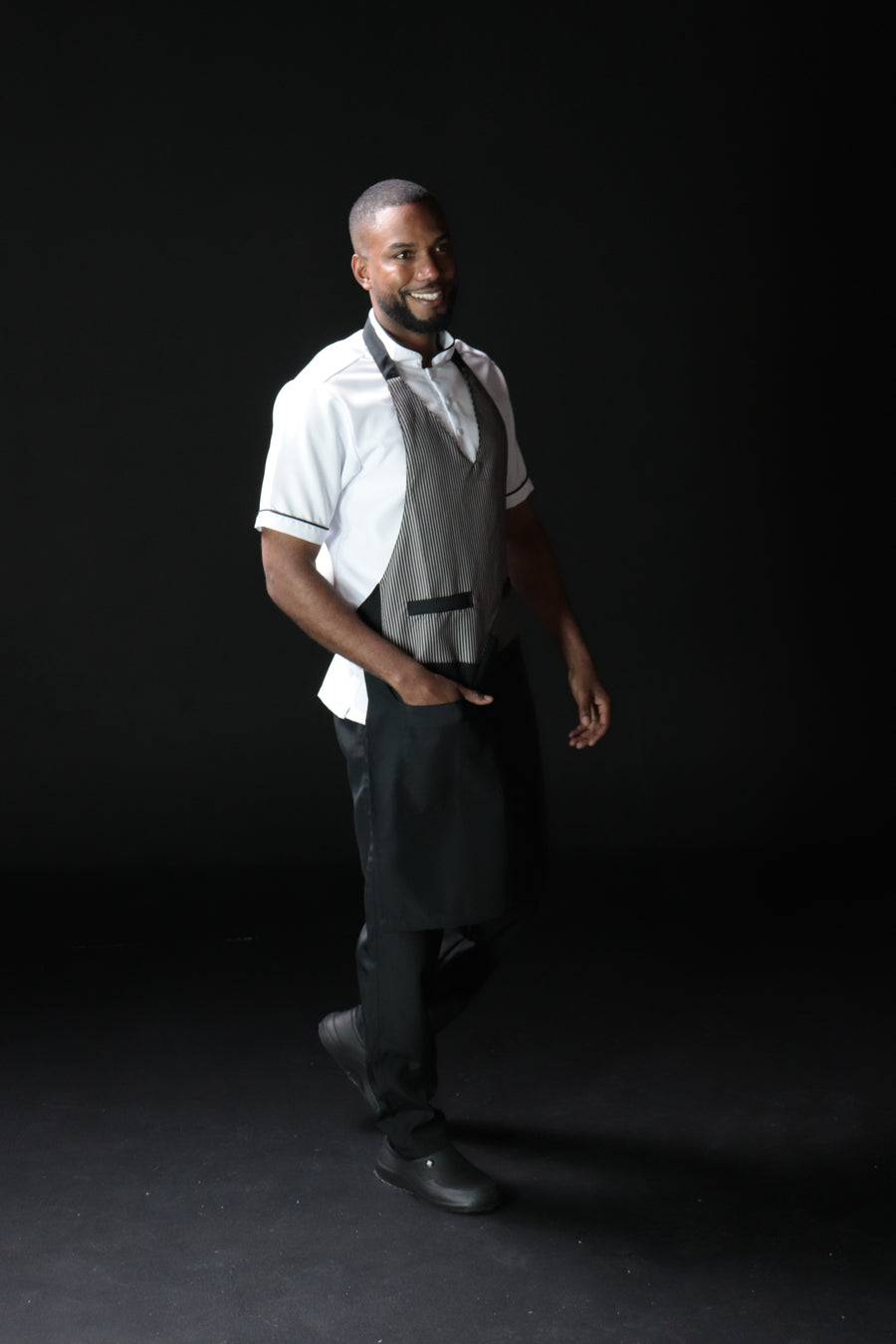 Combo Camisa Antifluido Blanca, Pantalón Antifluido Negro y Delantal Antifluido tipo Chaleco Hombre | Uniforme Profesional