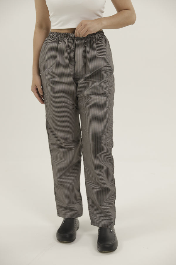 Combo Chef Chaqueta Blanca, Pantalón de Rayas, Delantal de Rayas y Cofia de Rayas Mujer | Uniforme Profesional