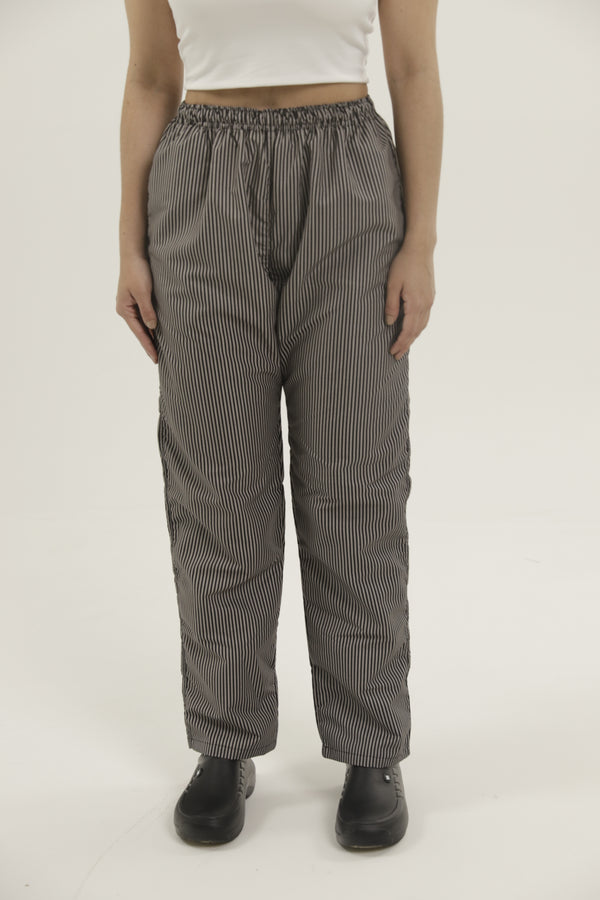 Combo Chef Chaqueta Blanca, Pantalón de Rayas, Delantal de Rayas y Cofia de Rayas Mujer | Uniforme Profesional